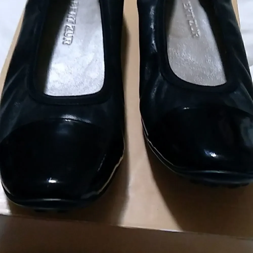Robert Zur black liric